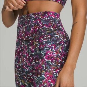 NWT LULULEMON Base Pace High Rise Leggings 28” in Floral Electric Sz 2